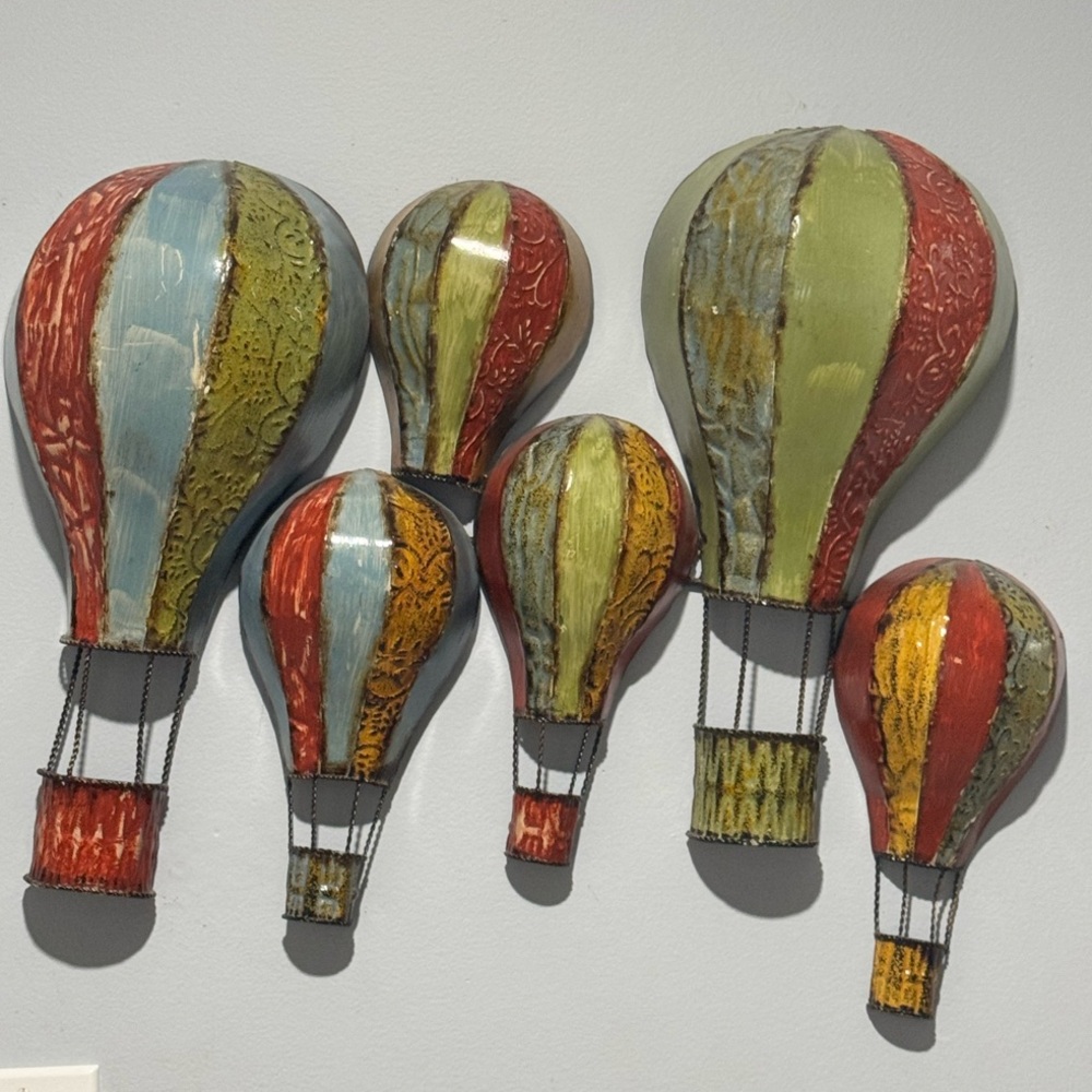 Vintage Hot Air Balloon Wall Decor Set - Multicolor